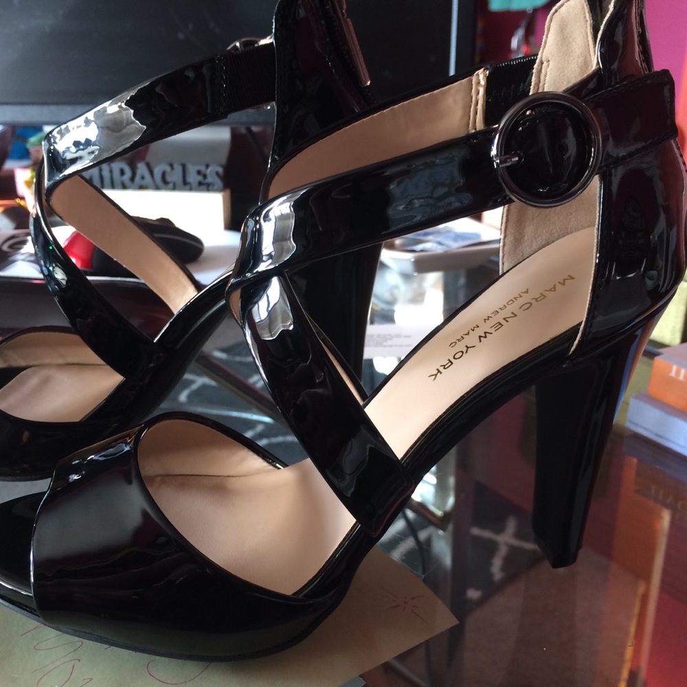 💄NEW Black Patent Leather Engaging beauties! NEW